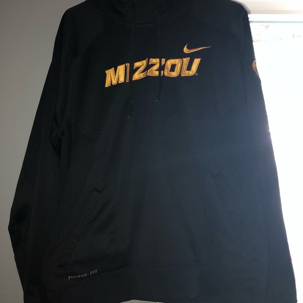 Black nike mizzou therma-fit hoodie